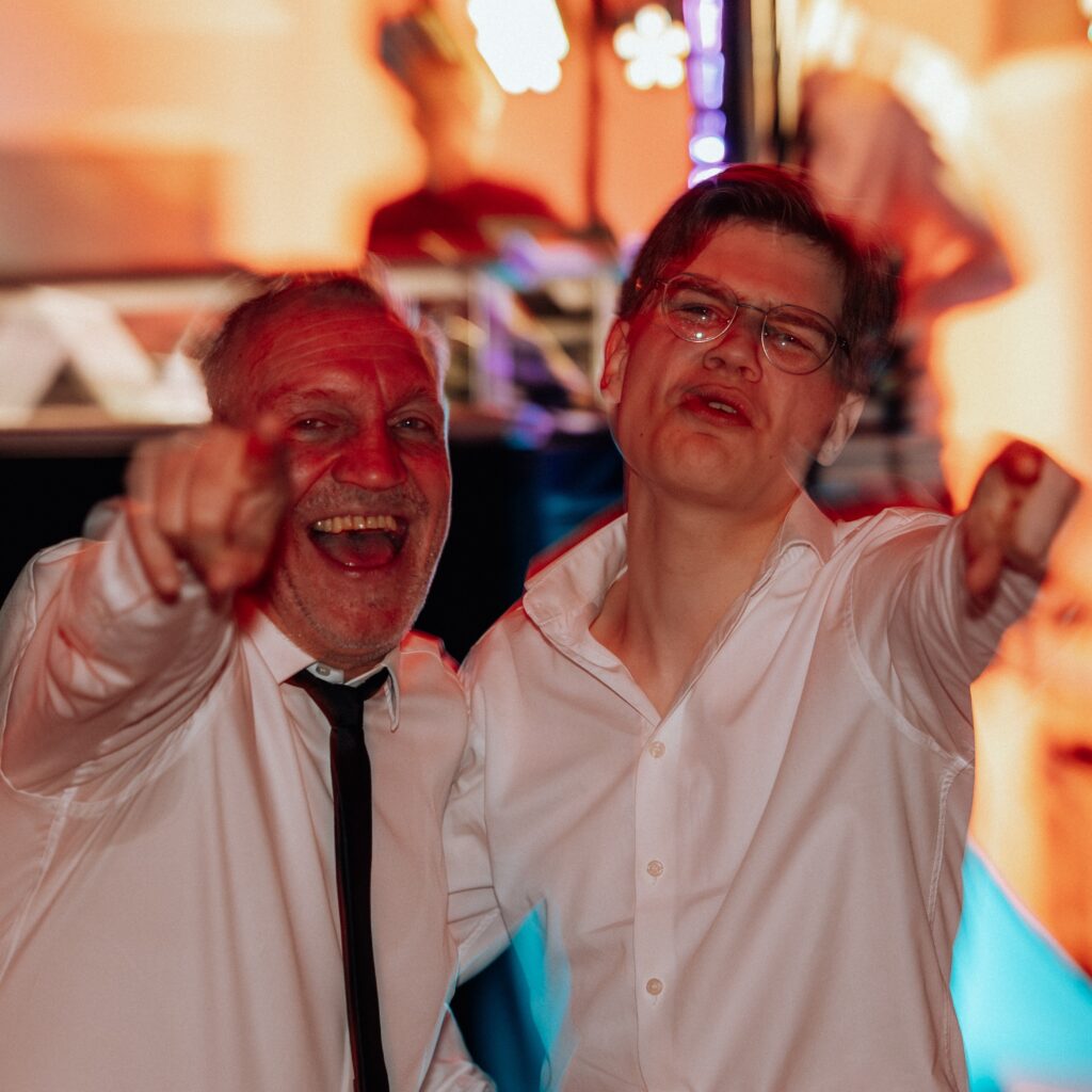 05 Party 6