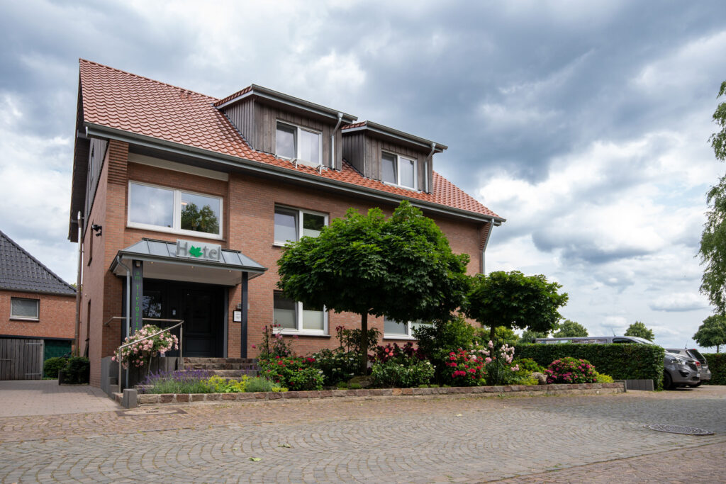 Zweifamilienhaus mit Garten, schöne Anlage